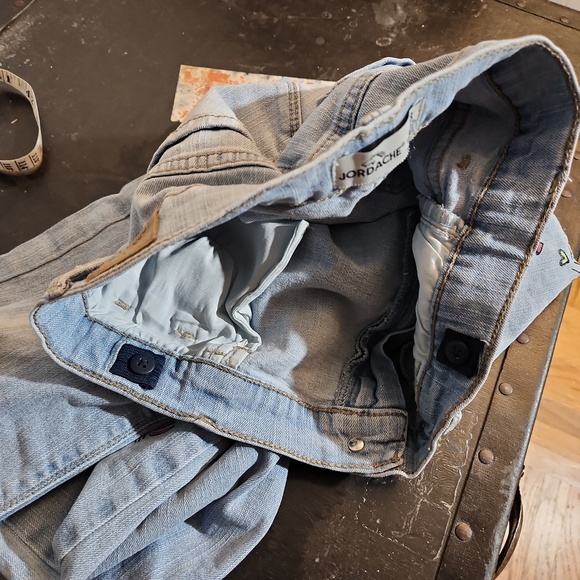 JORDACHE Graphic Jeans Distressed Raw Hem Studs 18 - Picture 9 of 11